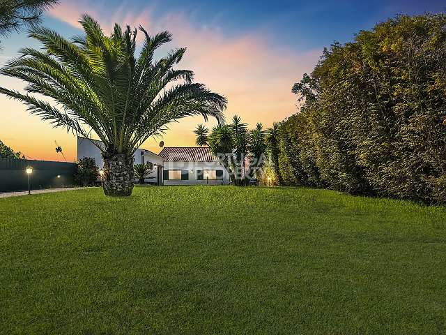 Sehr schöne ruhige Villa im portugiesischen Stil