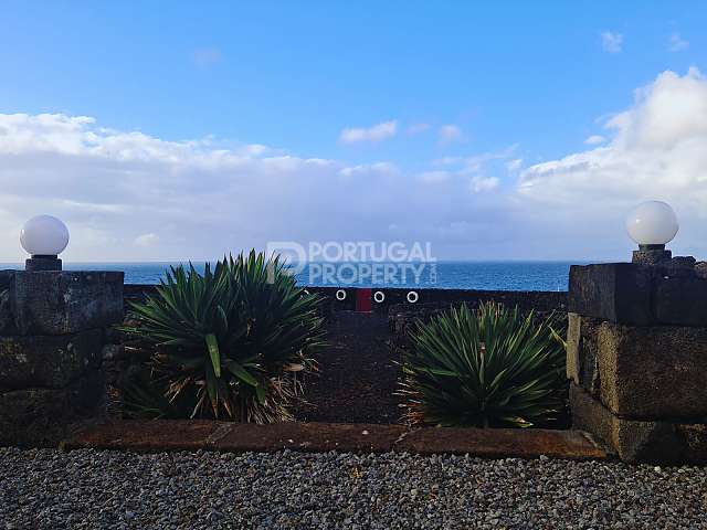 Home with Stunning First Line Oceanfront Views, Madalena - Pico Island