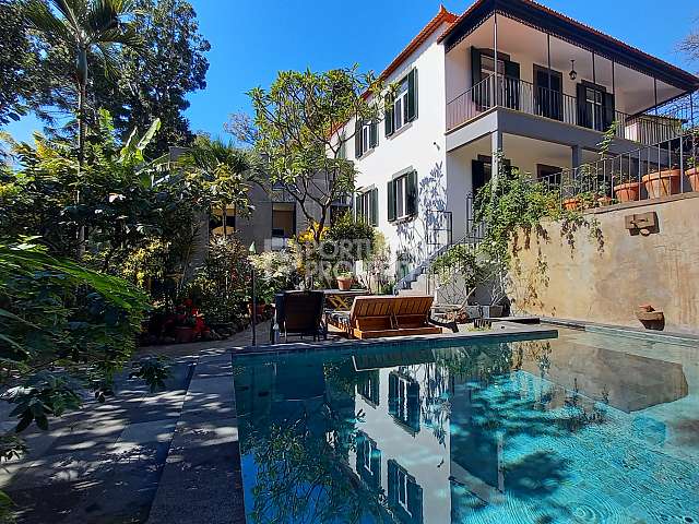 Villa classica V3 + V1 avec piscine dans le quartier privilégié du centre-ville de Funchal, île de Madère