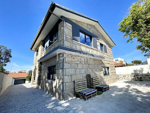 Characterful Granite Villa with Ocean View