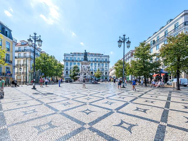 Investition - Gewerbeeinheit - Vielseitiges Geschäft, Straße mit Fußgängerverkehr