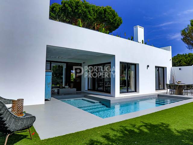 Modern 4-Bedroom Villa With Pool And Rooftop Terrace