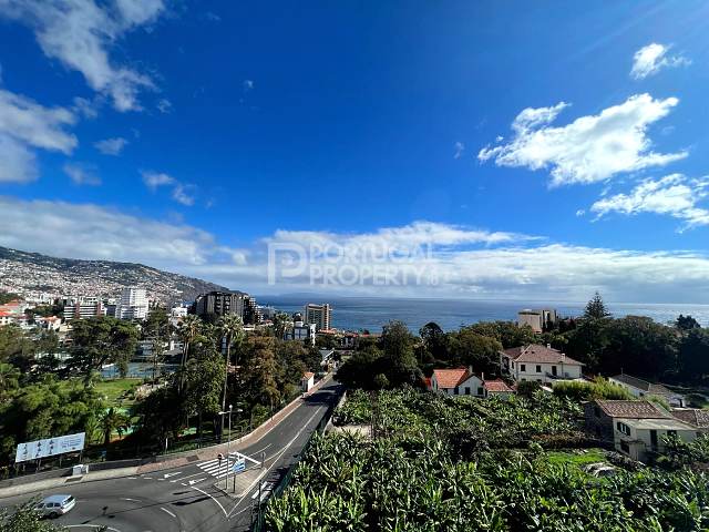 Urbaner Rückzugsort mit Panoramablick von der gemeinsamen Dachterrasse: Ihre Traumwohnung in Funchal