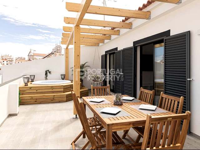 Charming Downtown Albufeira Building – Perfect For Rental Investment