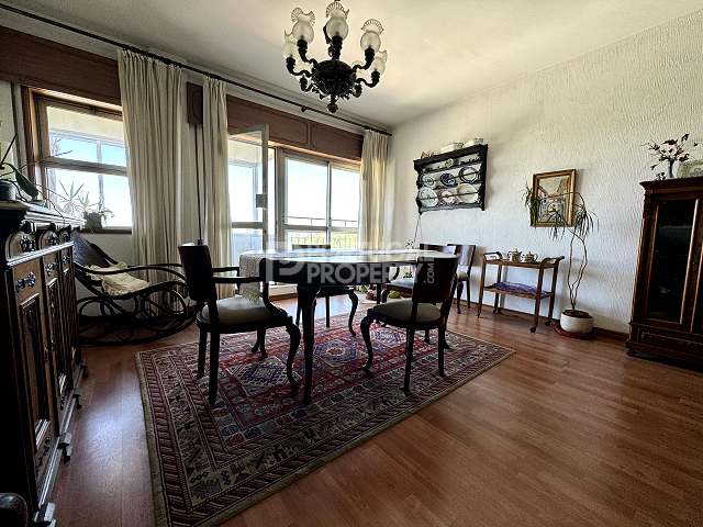 Spektakuläre 4-Zimmer-Wohnung in Matosinhos mit Meerblick