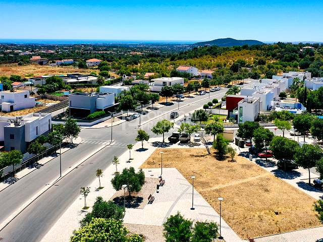 Lote para Construção de habitação, Comércio e Serviços