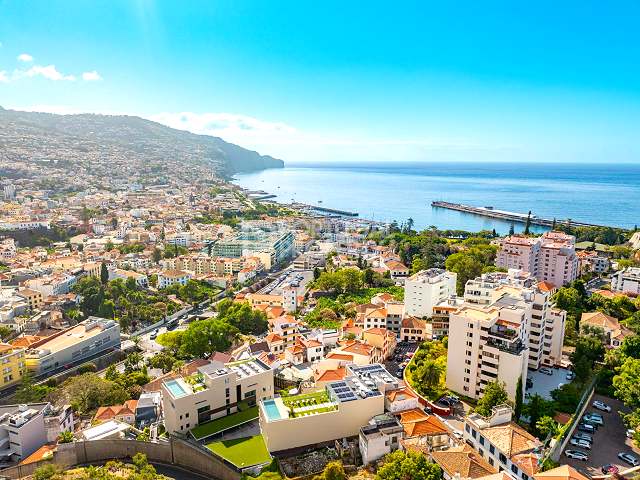 Luxuriöse 3-Zimmer-Wohnung im Zentrum von Funchal.