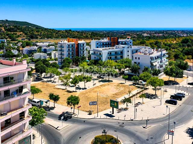 Terrain Pour Construction D’habitation Et De Services Commerciaux