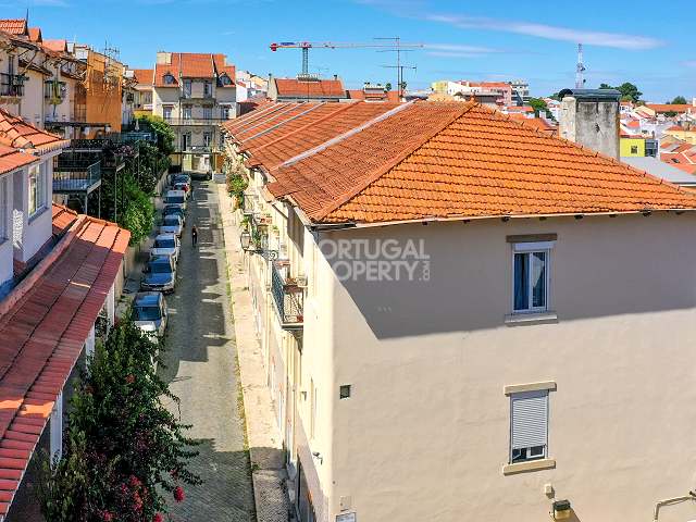 Building For Sale In The Prestigious Graça Area, Lisbon