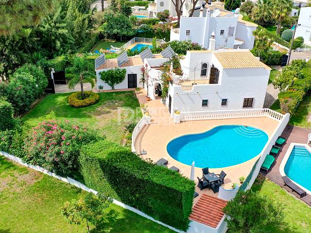 Amazing 4-Bedroom Villa In Vilamoura With Private Pool