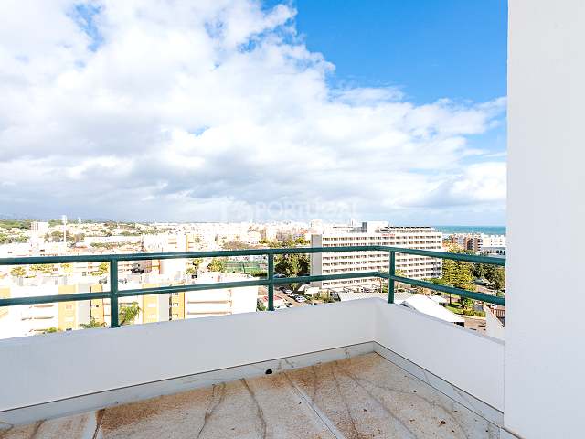 Elegantes Apartment mit 2 Schlafzimmern und Meerblick und Vermietungslizenz