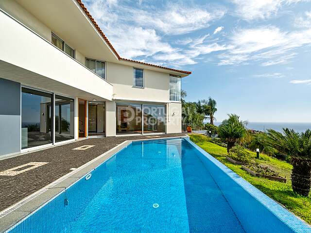 Villa mit 4+1 Schlafzimmer, Arco da Calheta