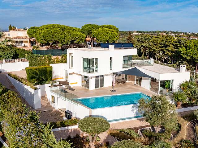 Moderne Villa mit 4 Schlafzimmern in Carvoeiro, Lagoa