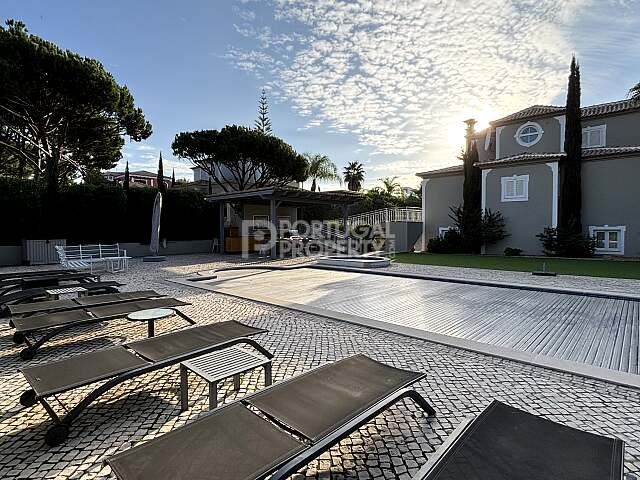 Stunning 4 Bedroom Villa with Heated Pool in Algarve's Golden Triangle