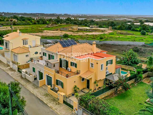 T3 Villa With Sea Views And Pool