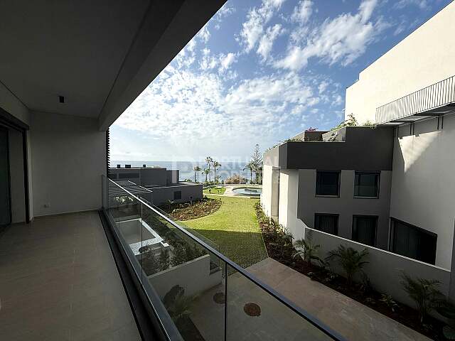 Luxurious 2-Bedroom Apartment with Sunset View