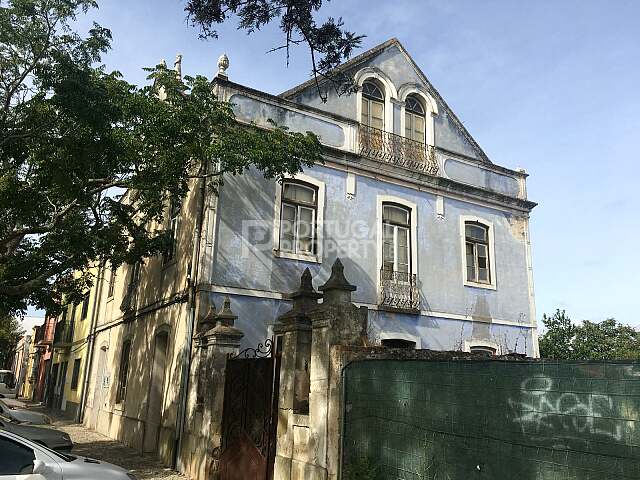 Oportunidade de desenvolvimento: Terreno de 2000m2 com casa em ruínas