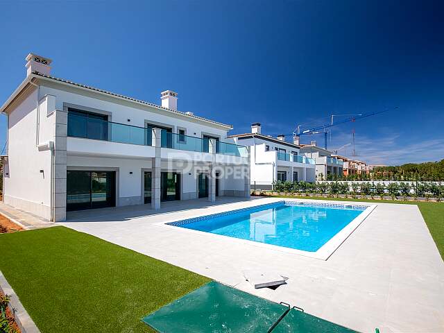 Fabulous New Villas On The Golf With Sea Views