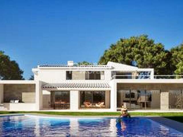 Luxury T5 Villa under construction conveniently located in Vilamoura